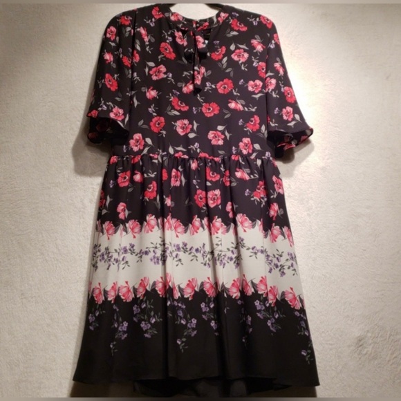 CeCe Elise Tie Neck Floral Dress
Size 12 - Picture 6 of 10
